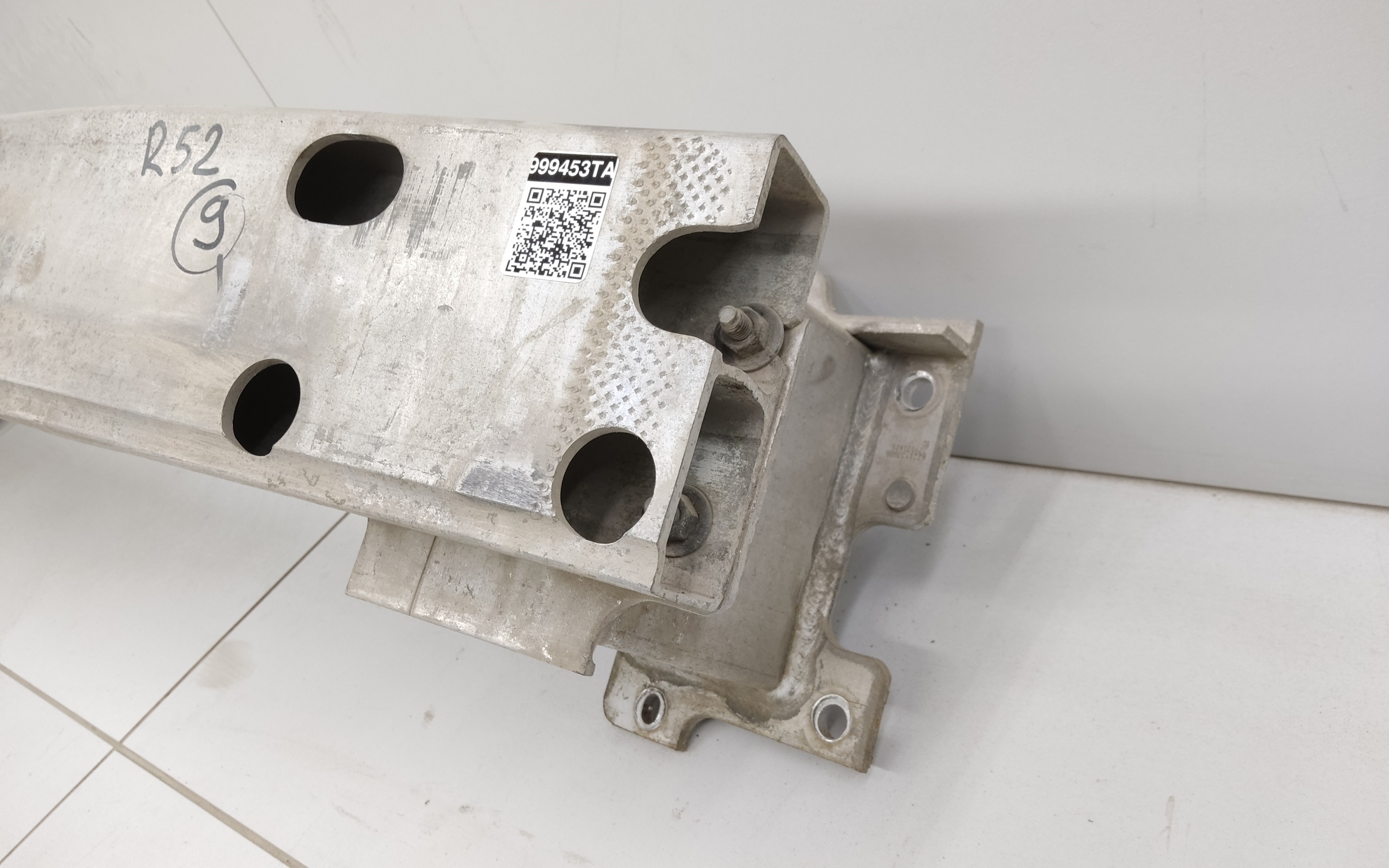 Усилитель переднего бампера Nissan Pathfinder 4 R52