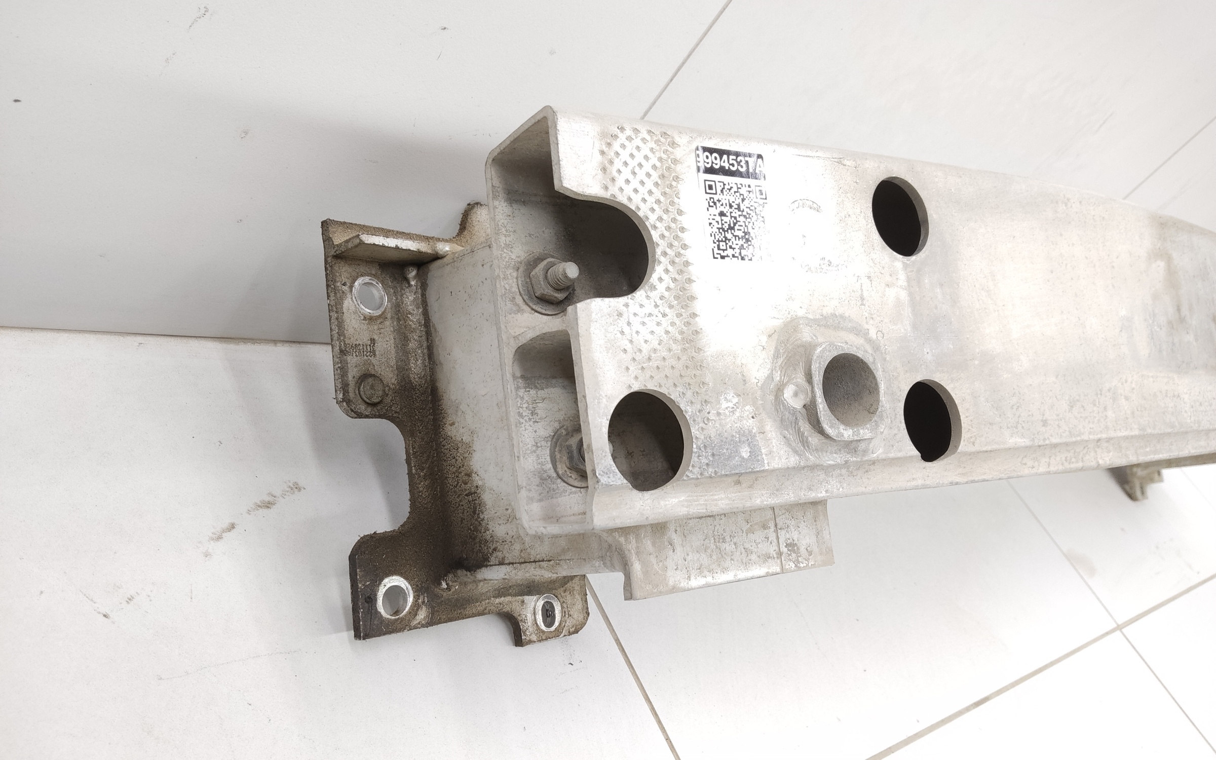 Усилитель переднего бампера Nissan Pathfinder 4 R52