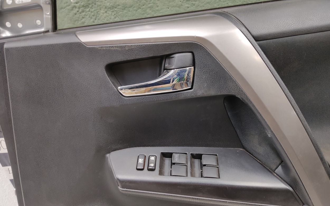 Дверь передняя правая Toyota RAV4 CA40
