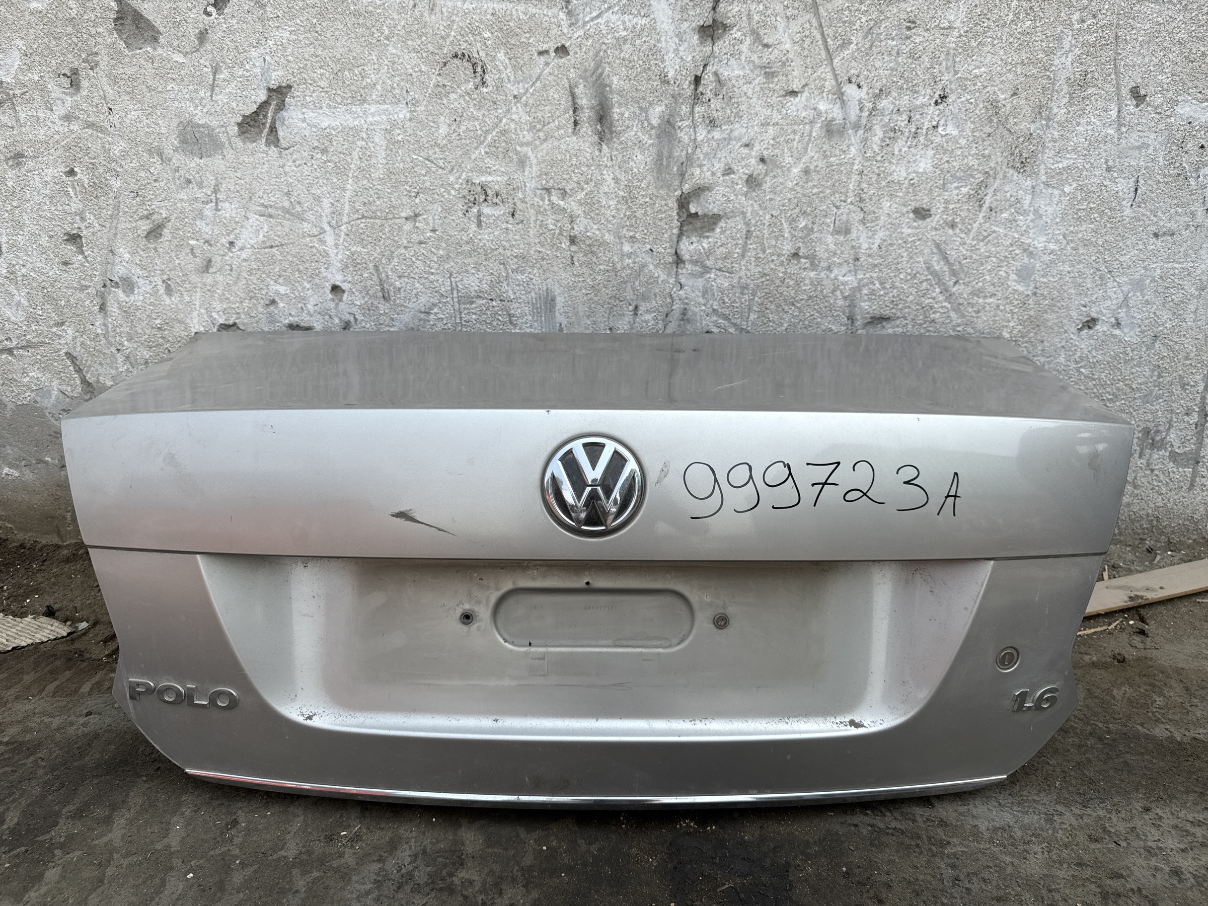 Крышка багажника Volkswagen Polo 5 Sedan под замок