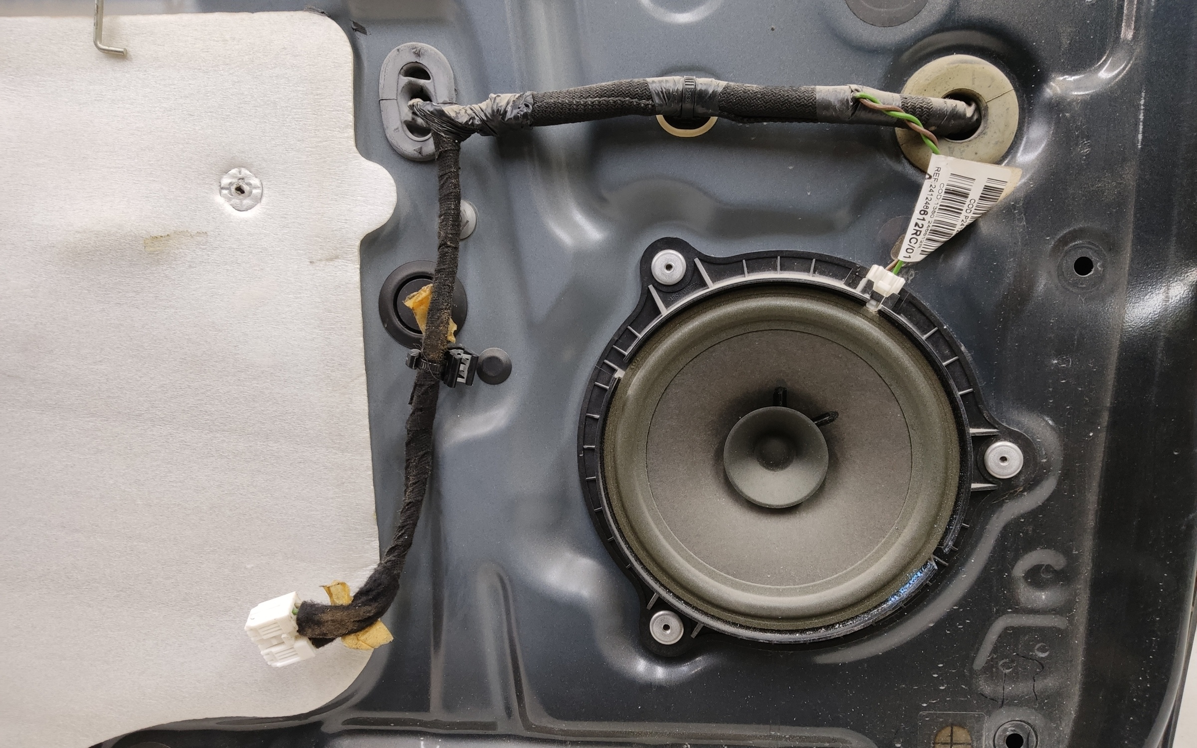 Дверь передняя левая Renault Duster 2