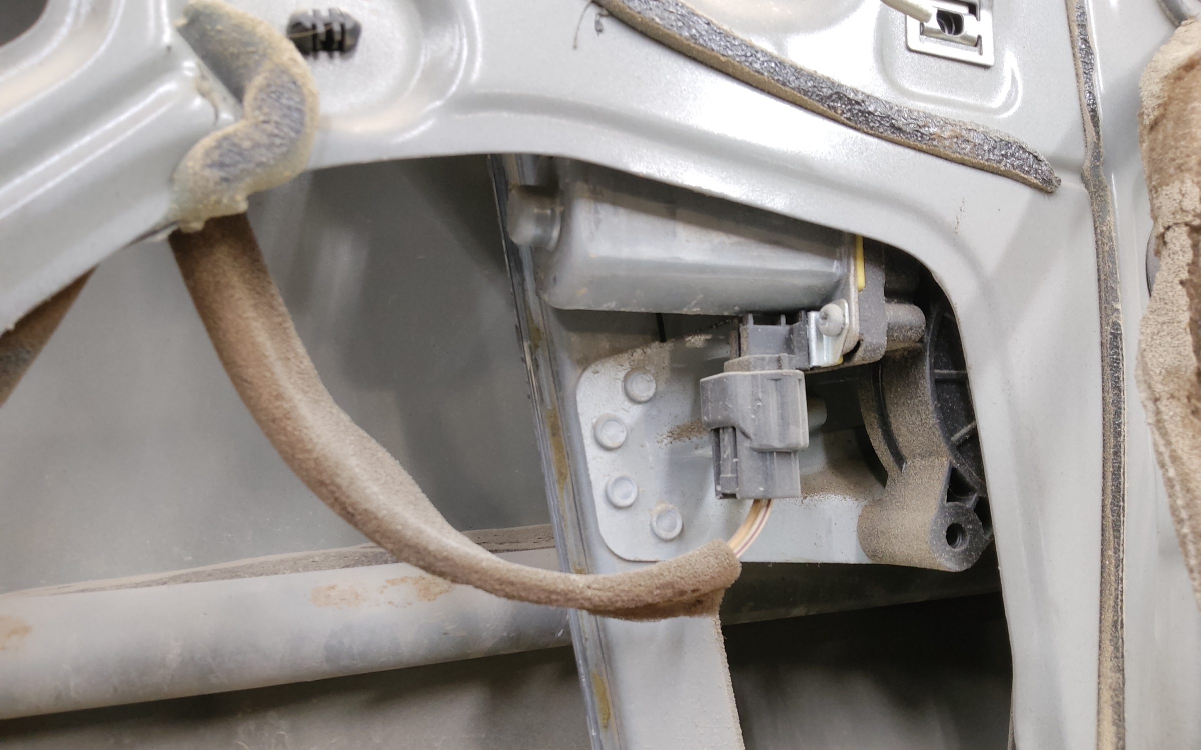 Дверь передняя левая Renault Logan 2 / Sandero 2 Stepway