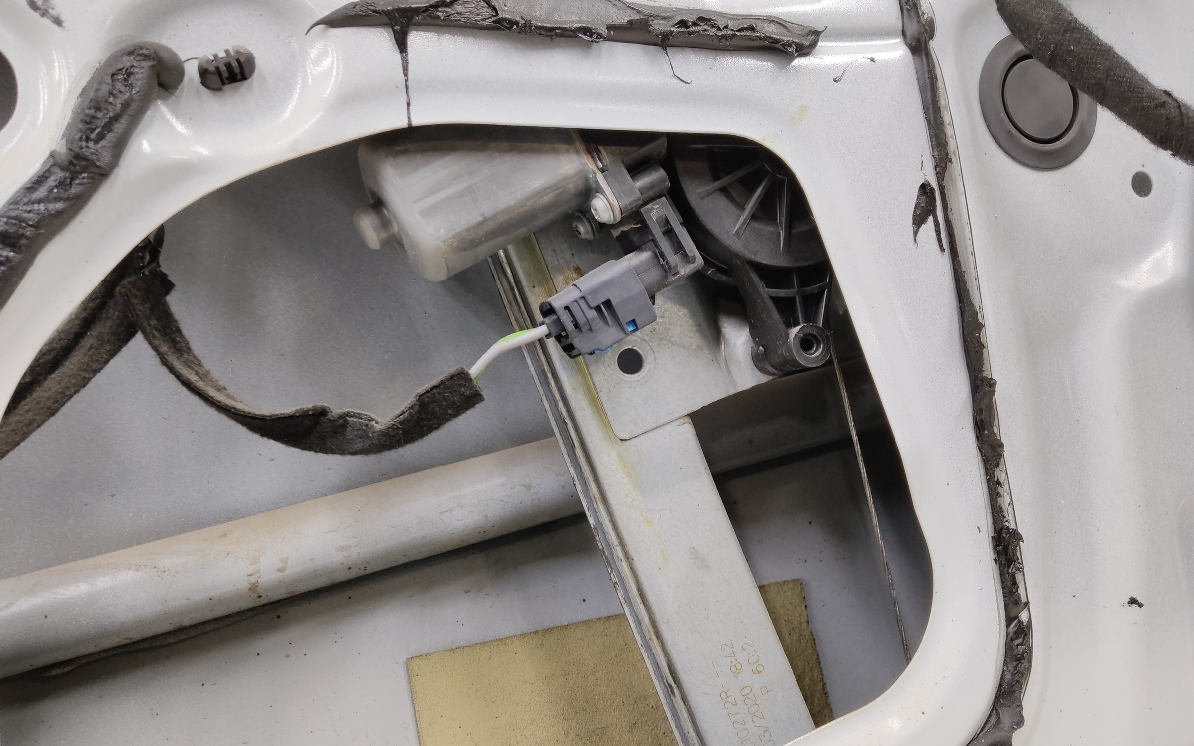 Дверь передняя левая Renault Duster 2