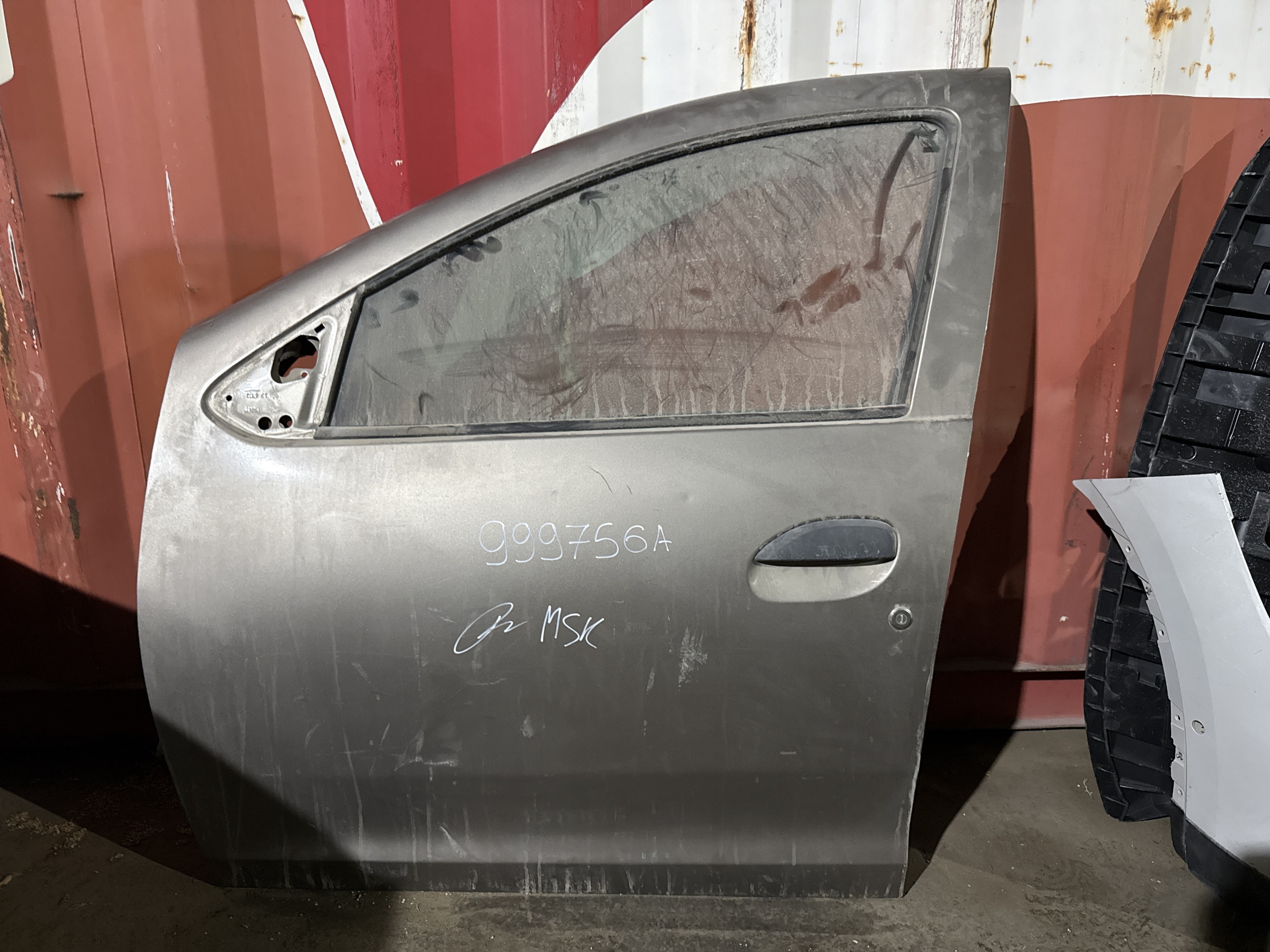 Дверь передняя левая Renault Logan 2 / Sandero 2 Stepway