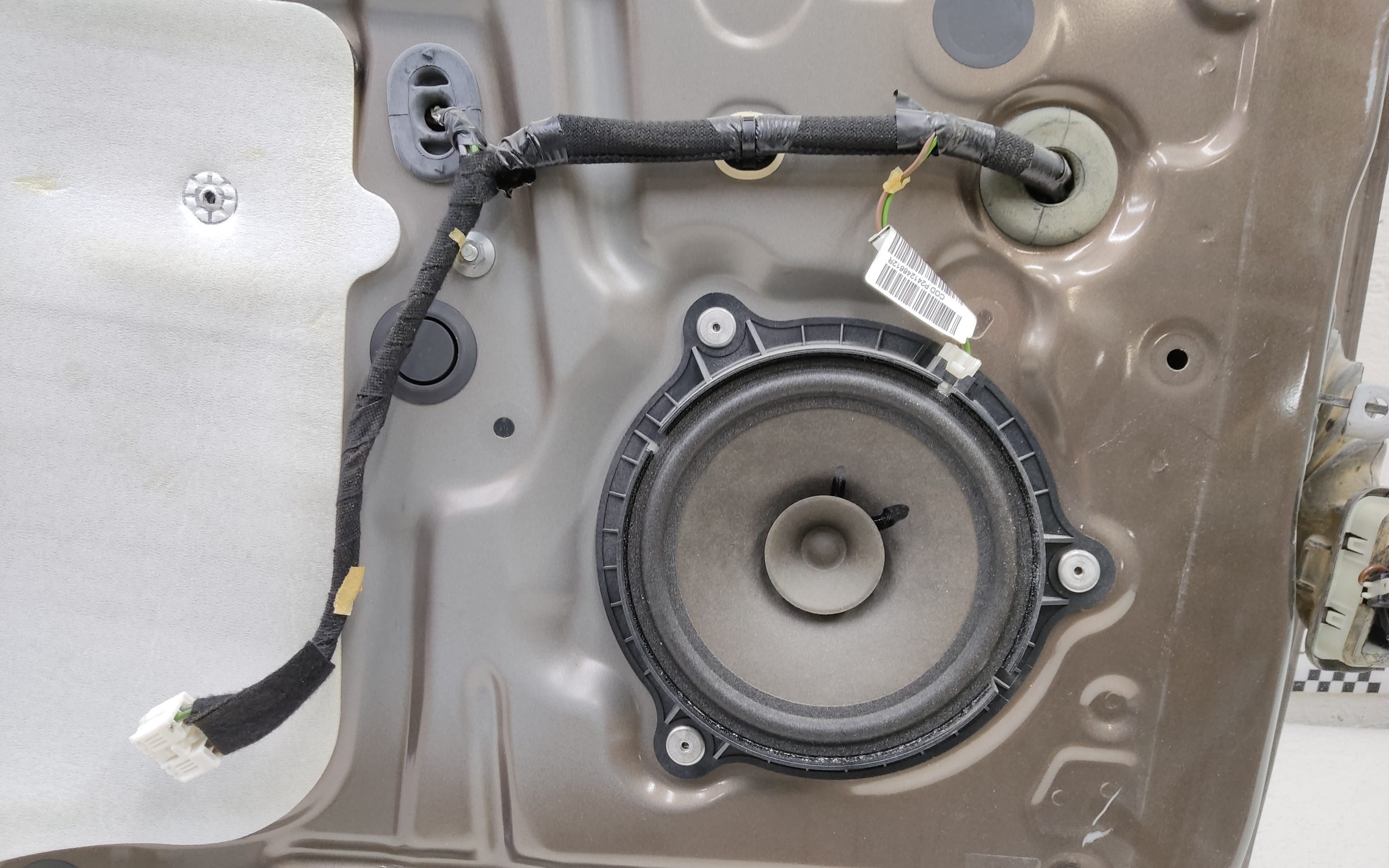 Дверь передняя левая Renault Duster 2
