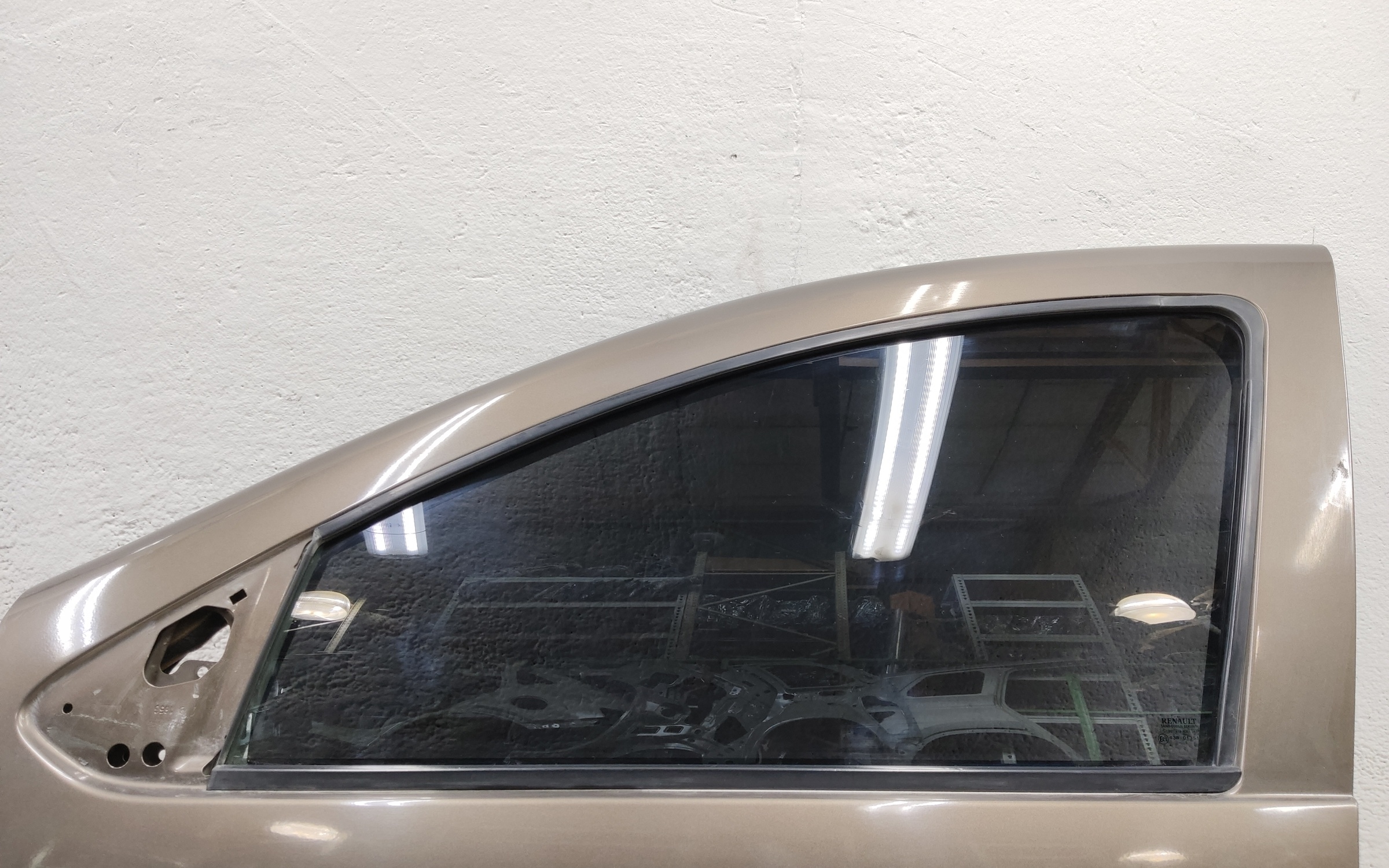 Дверь передняя левая Renault Duster 2