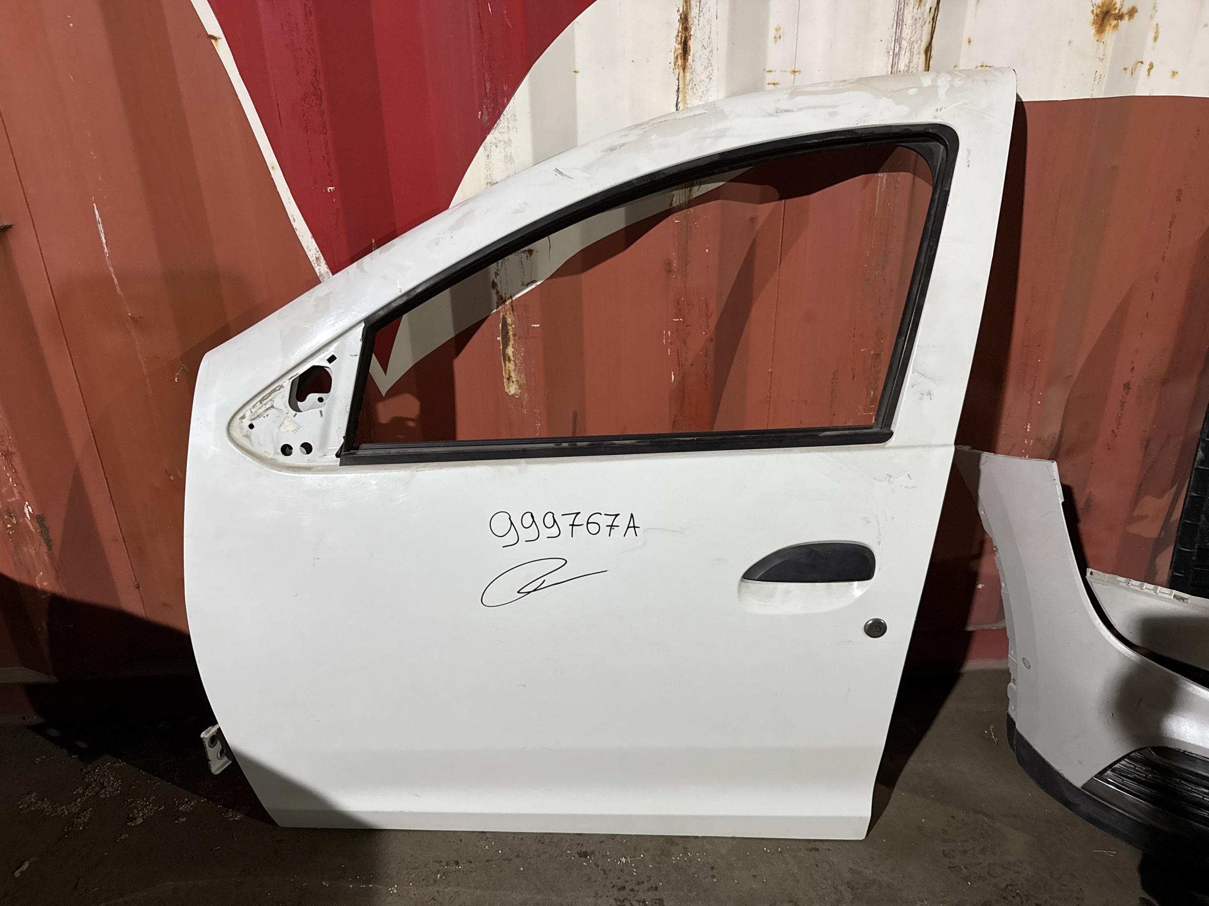 Дверь передняя левая Renault Logan 2 / Sandero 2 Stepway