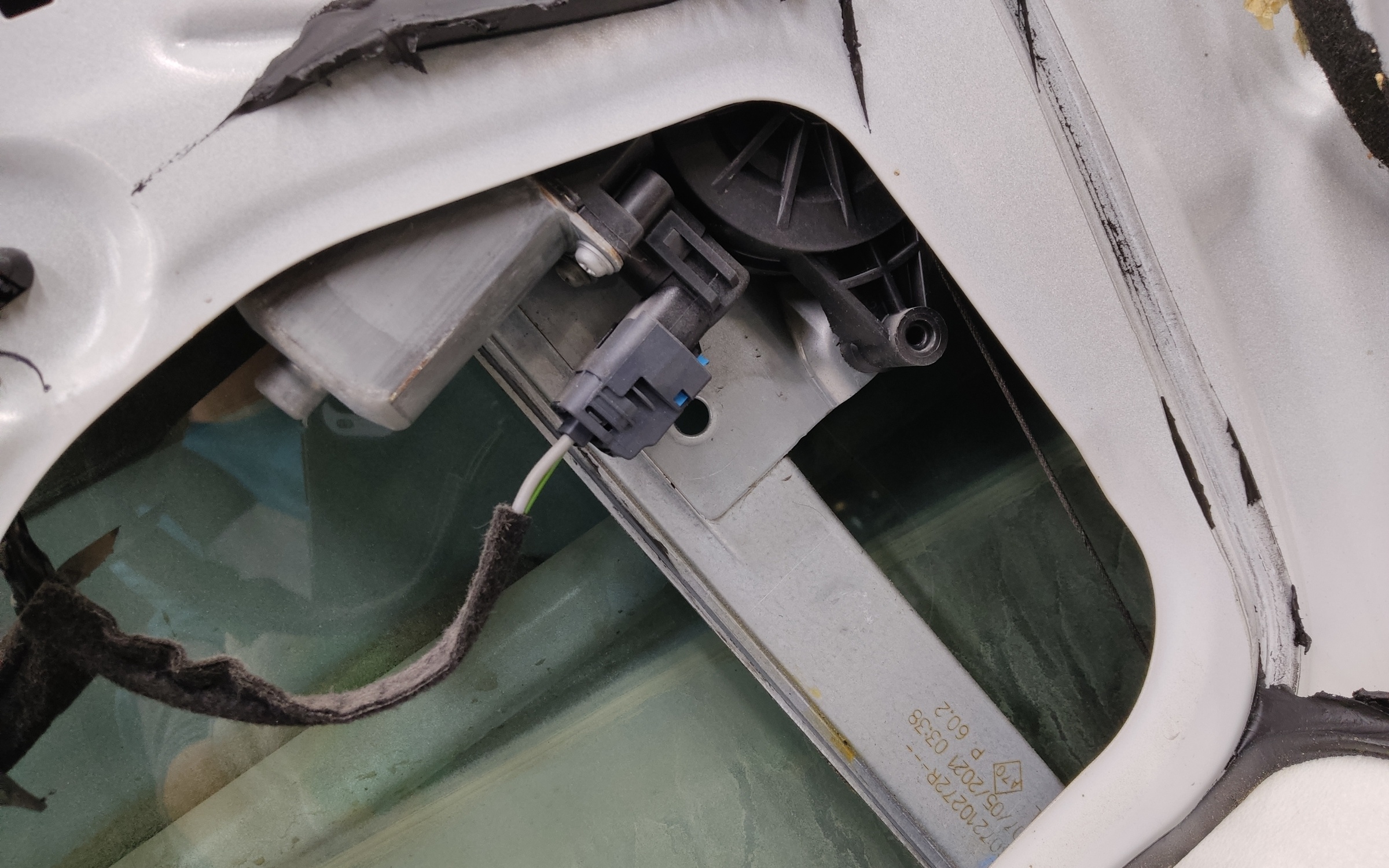 Дверь передняя левая Renault Duster 2