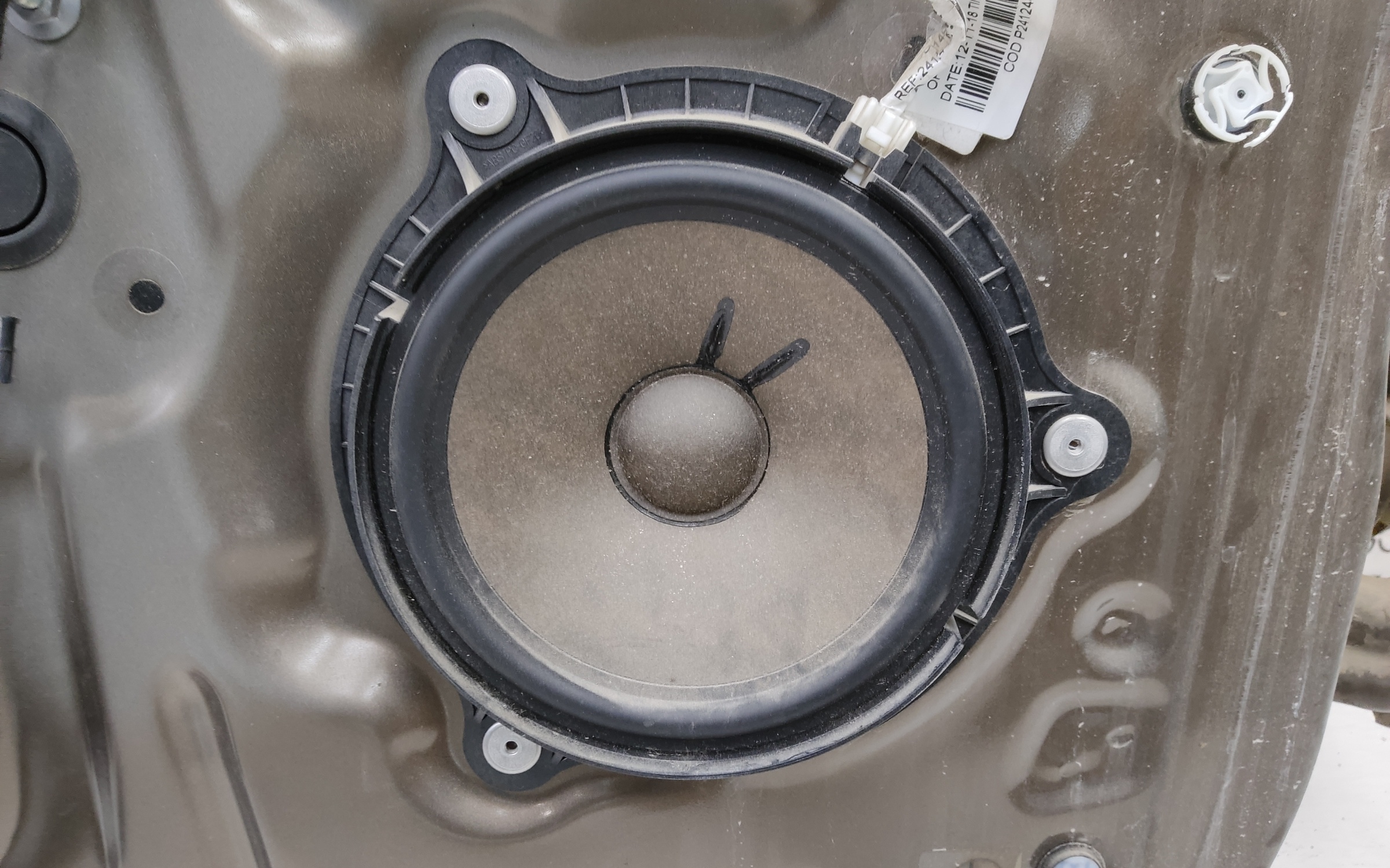 Дверь передняя левая Renault Duster 2