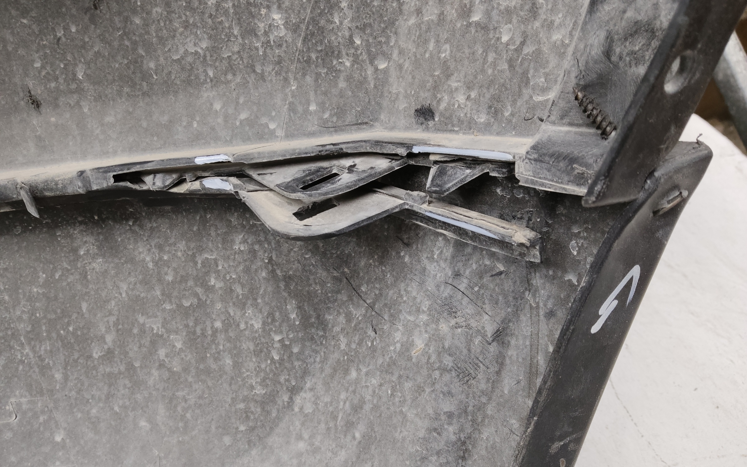 Бампер передний верхняя часть Jeep Grand Cherokee WK2 Restail