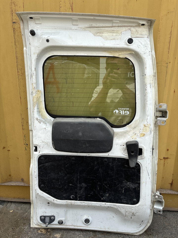 Дверь багажника левая распашная под стекло Renault Dokker