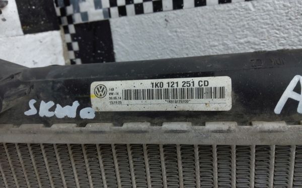 Радиатор охлаждения двигателя Volkswagen Jetta 6