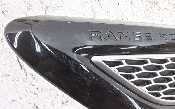 Решетка капота левая Range Rover Sport 2