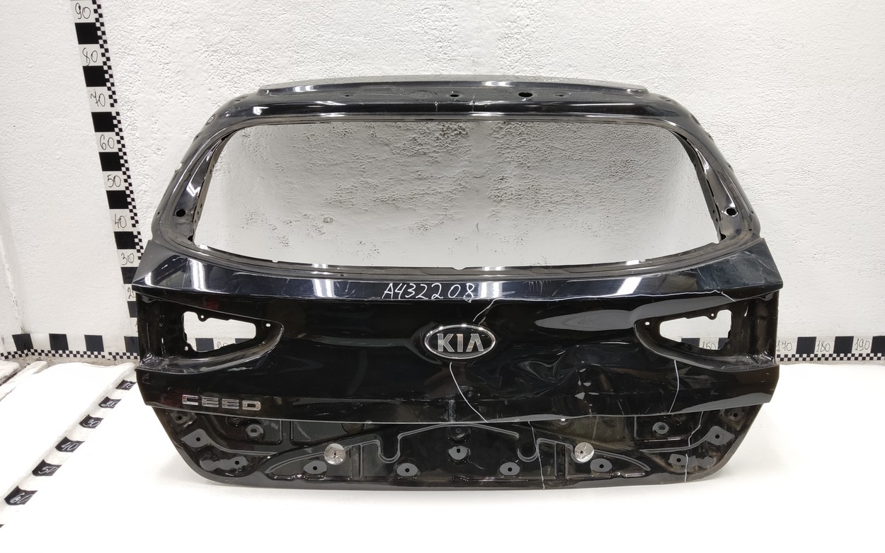 Крышка багажника Kia Ceed 3 Hatchback