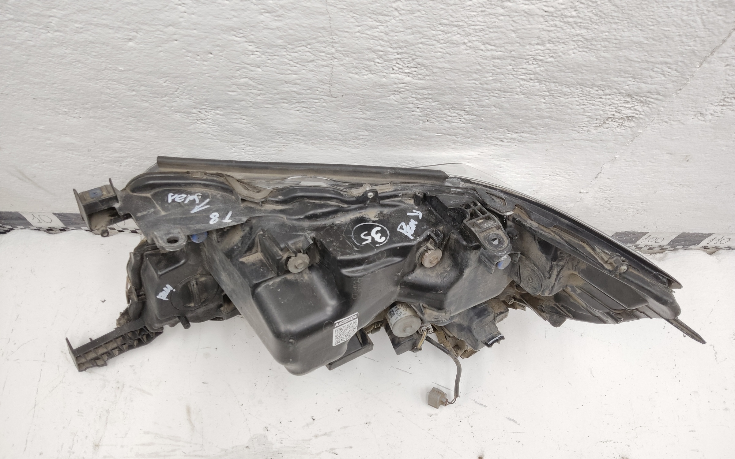 Фара передняя правая Toyota Land Cruiser 200 Restail 2 LED светлая