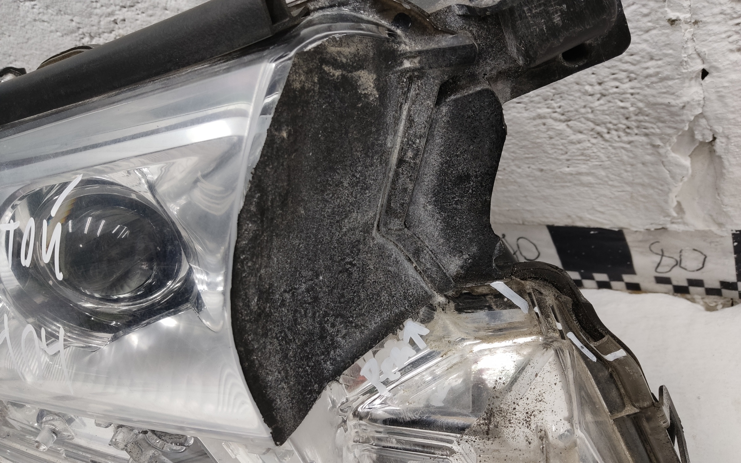 Фара передняя правая Toyota Land Cruiser 200 Restail 2 LED светлая