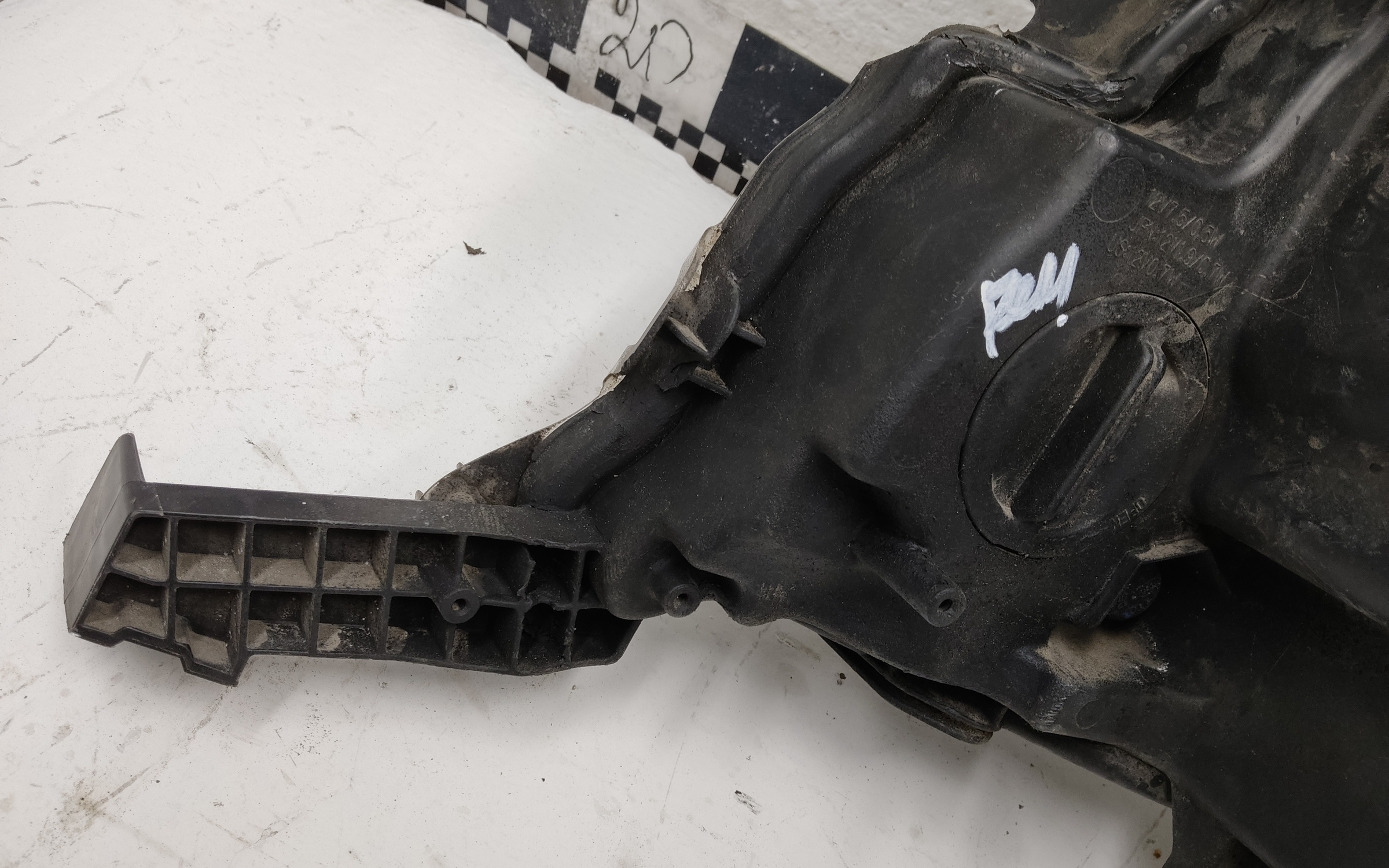 Фара передняя правая Toyota Land Cruiser 200 Restail 2 LED светлая