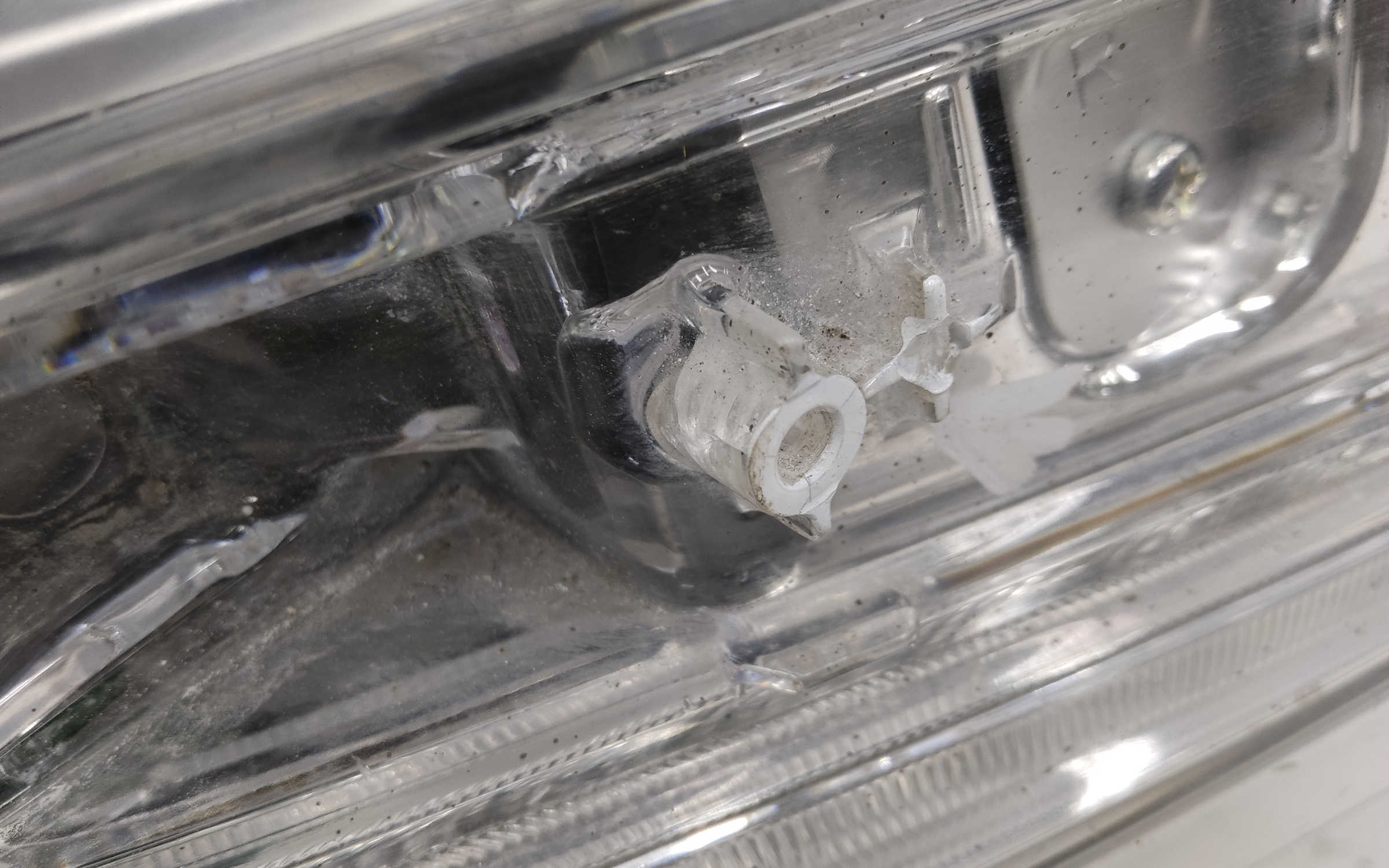 Фара передняя правая Toyota Land Cruiser 200 Restail 2 LED светлая