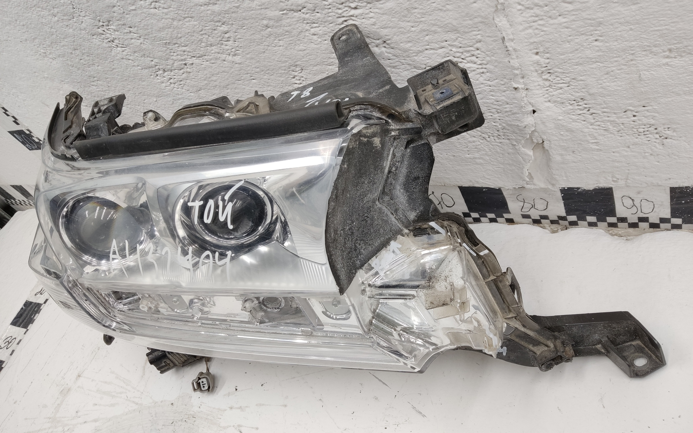 Фара передняя правая Toyota Land Cruiser 200 Restail 2 LED светлая