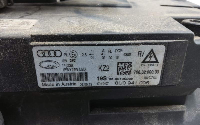 Фара передняя правая Audi Q3 8U ксенон