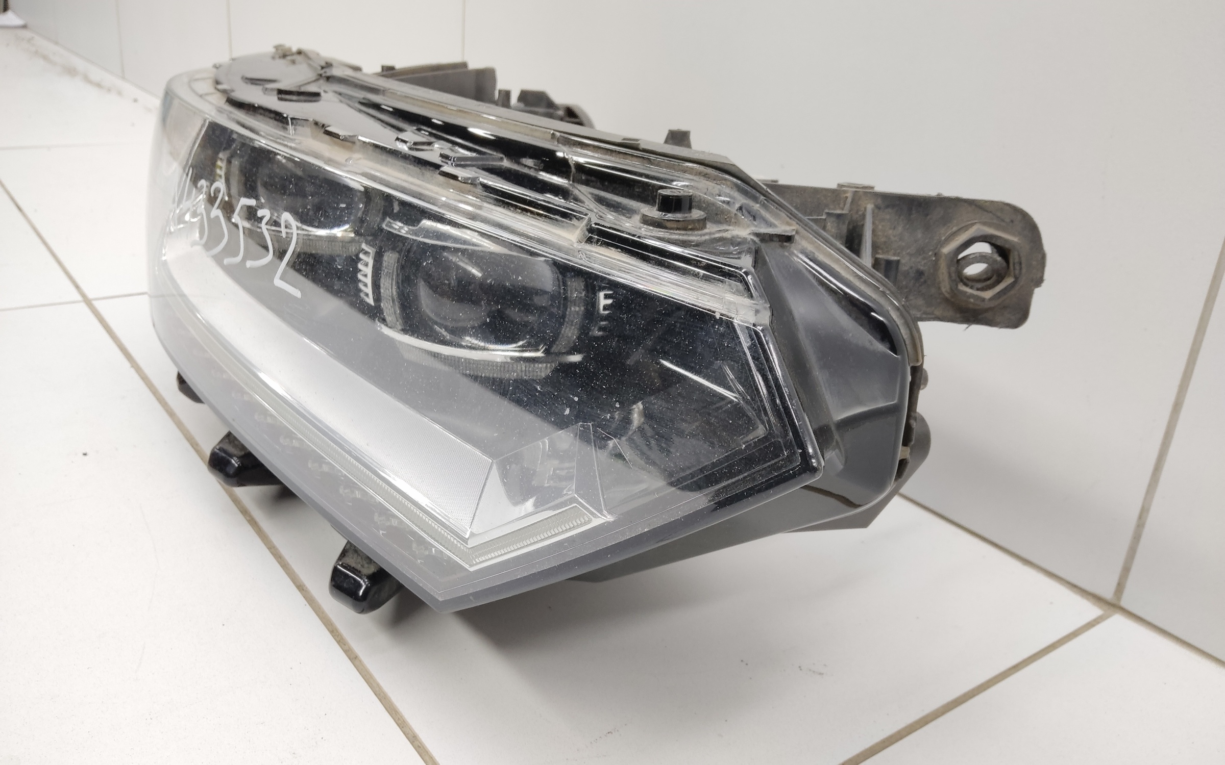 Фара передняя правая Volkswagen Passat B8 LED
