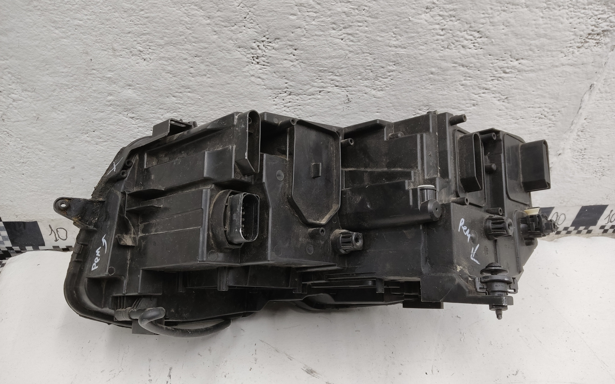 Фара передняя правая Volkswagen Tiguan 2 LED