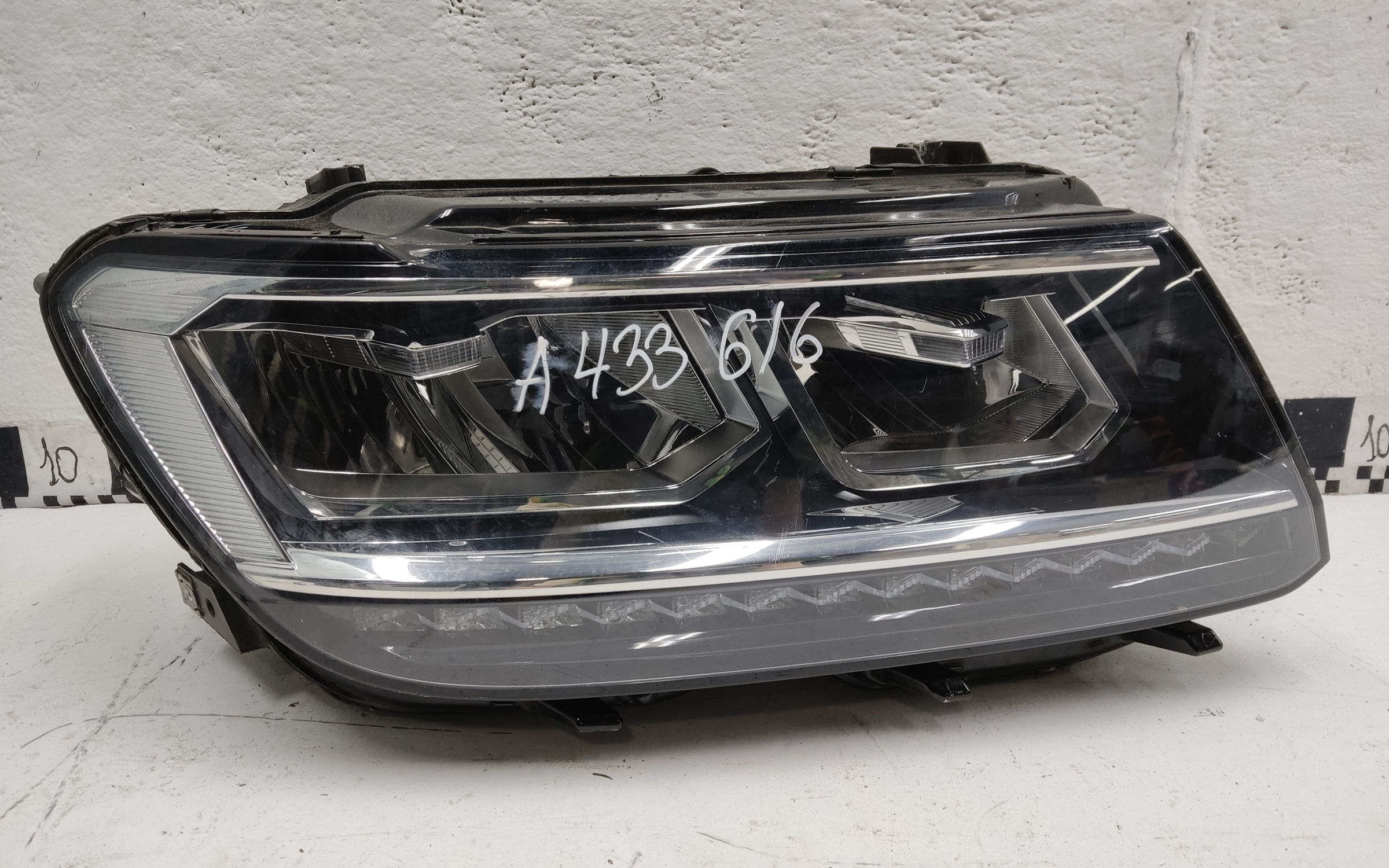 Фара передняя правая Volkswagen Tiguan 2 LED