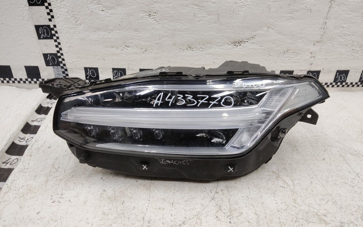 Фара передняя левая Volvo XC90 2 LED