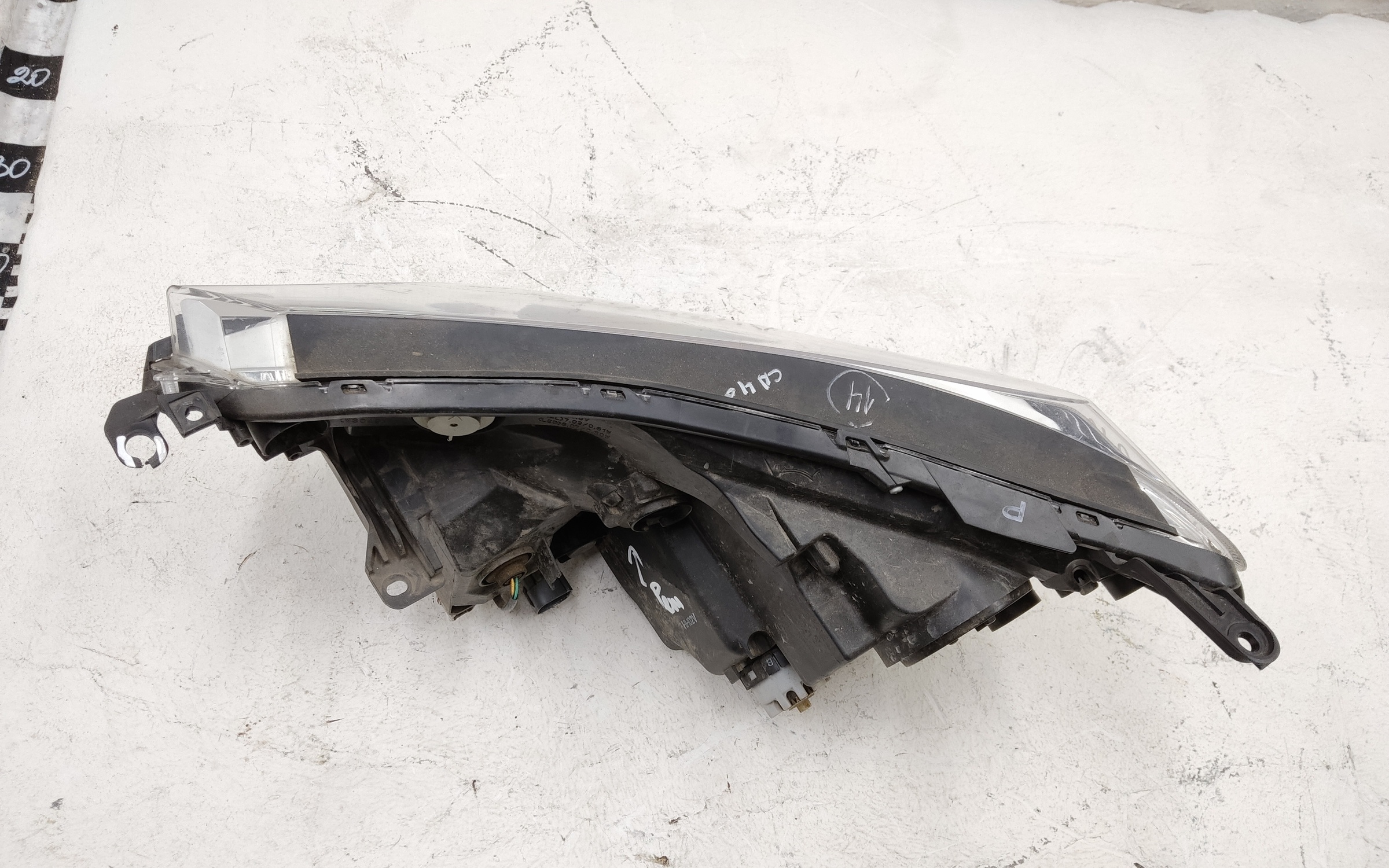 Фара передняя правая Toyota RAV4 CA40 Restail LED