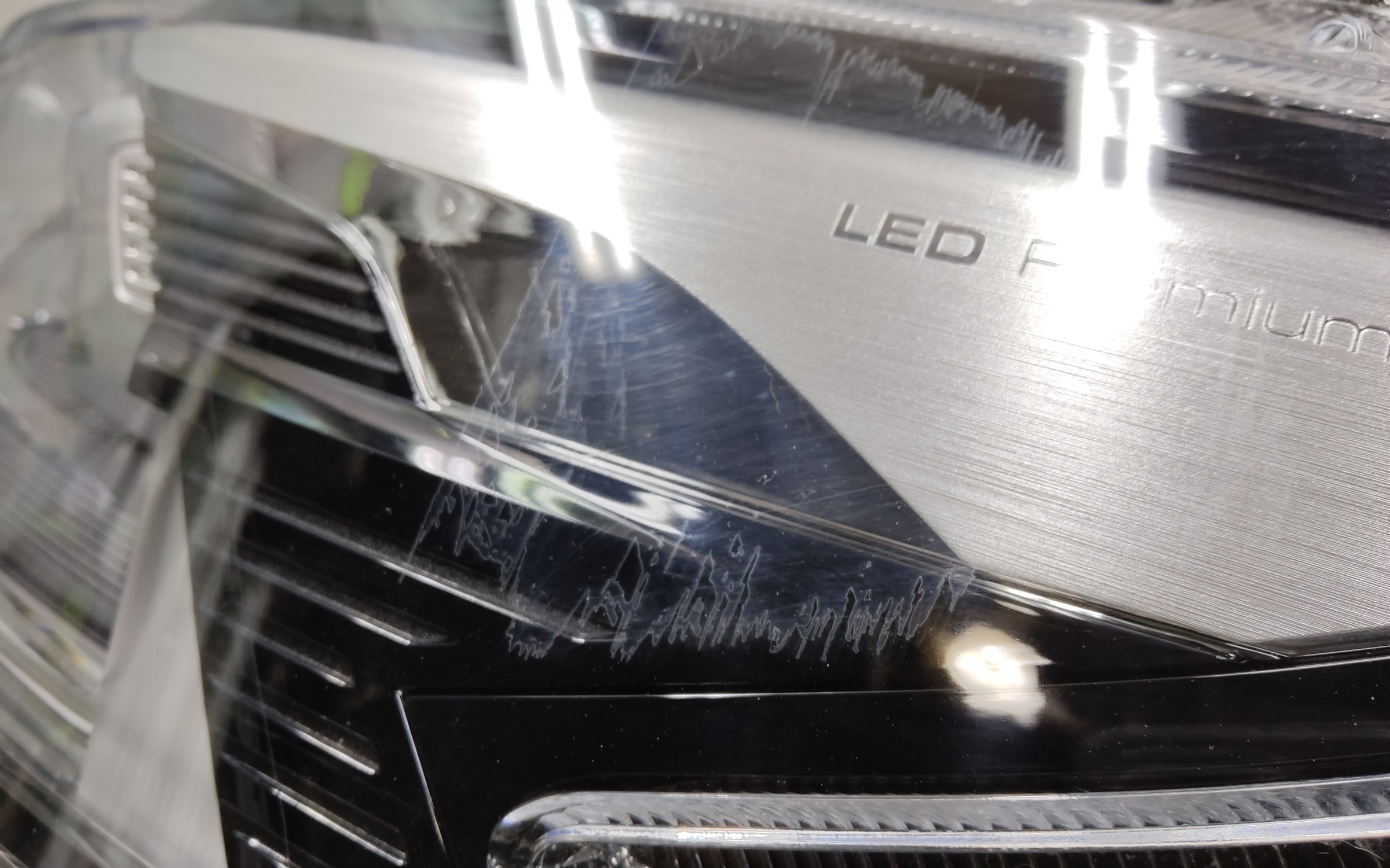 Фара передняя левая Haval F7 LED
