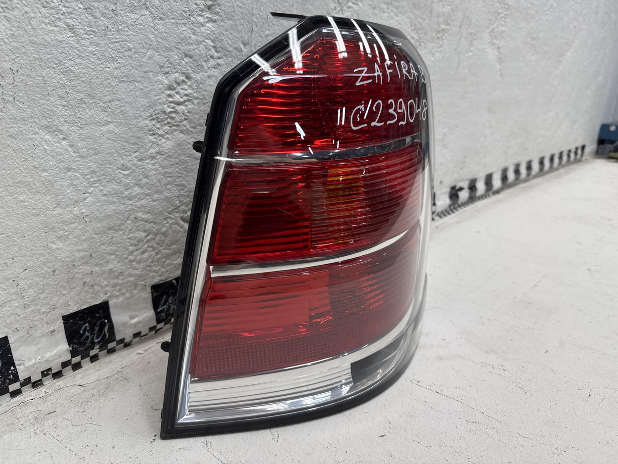 Фонарь задний левый Opel Zafira B 