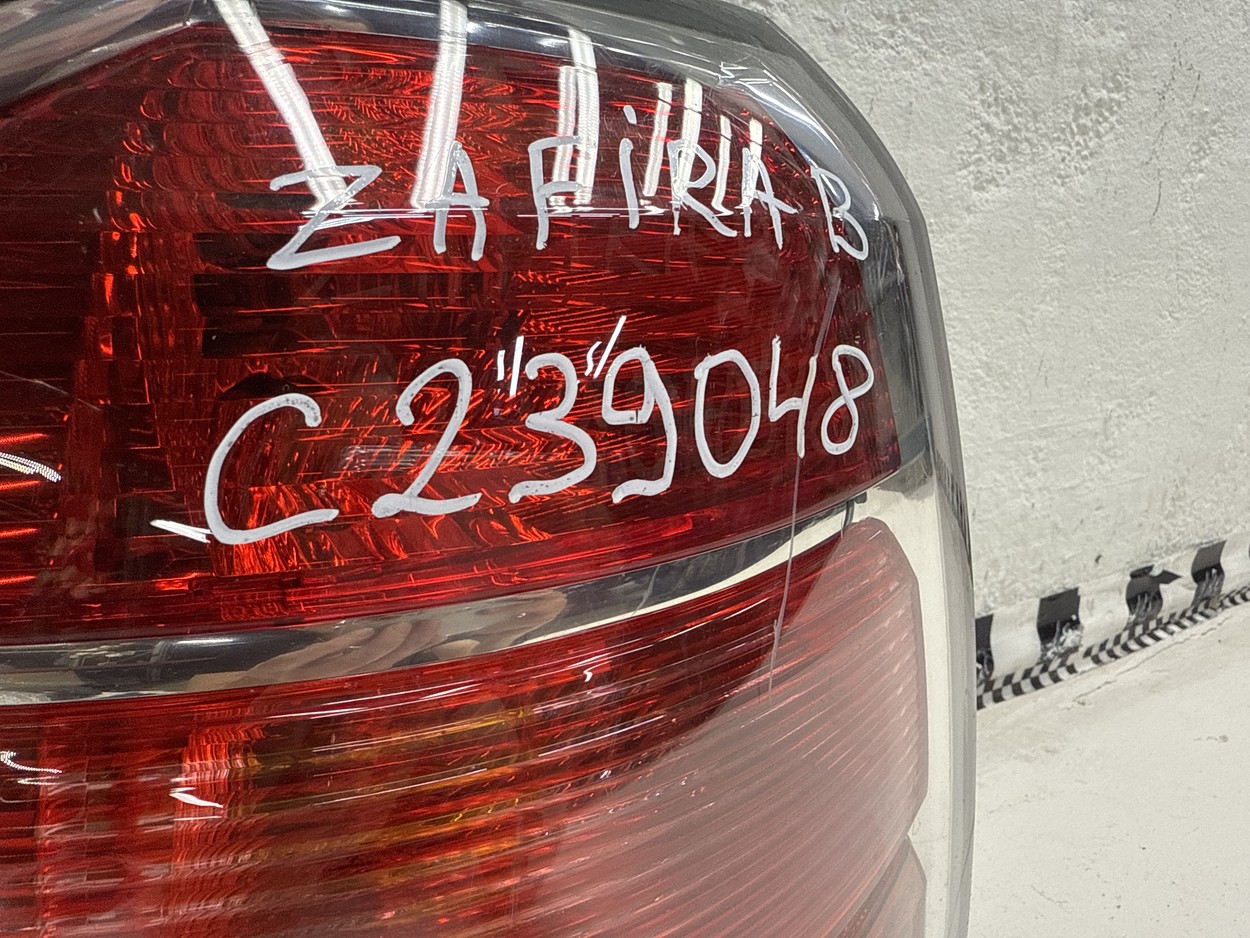 Фонарь задний левый Opel Zafira B 