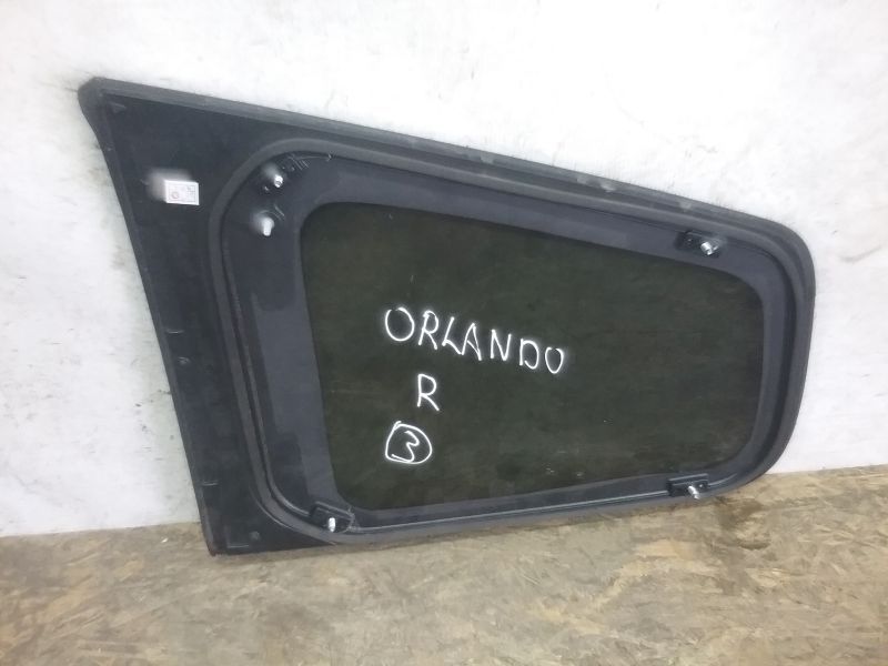 Стекло багажника правое Chevrolet Orlando