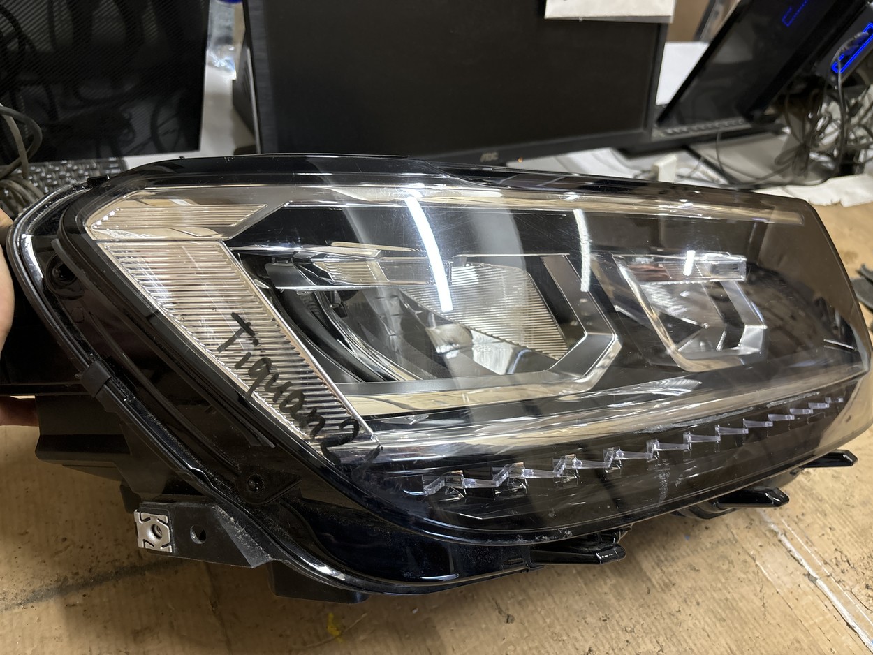 Фара передняя правая Volkswagen Tiguan 2 LED
