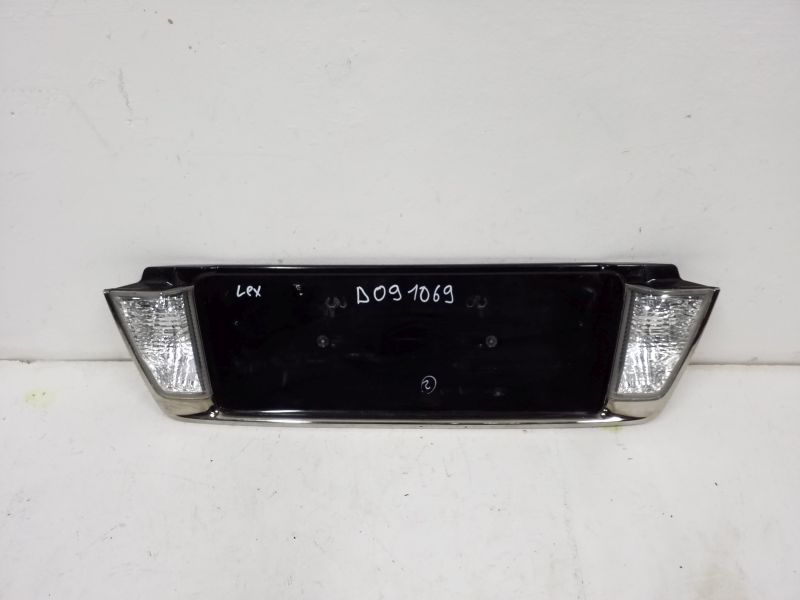 Накладка крышки багажника под номерной знак Lexus LX 3