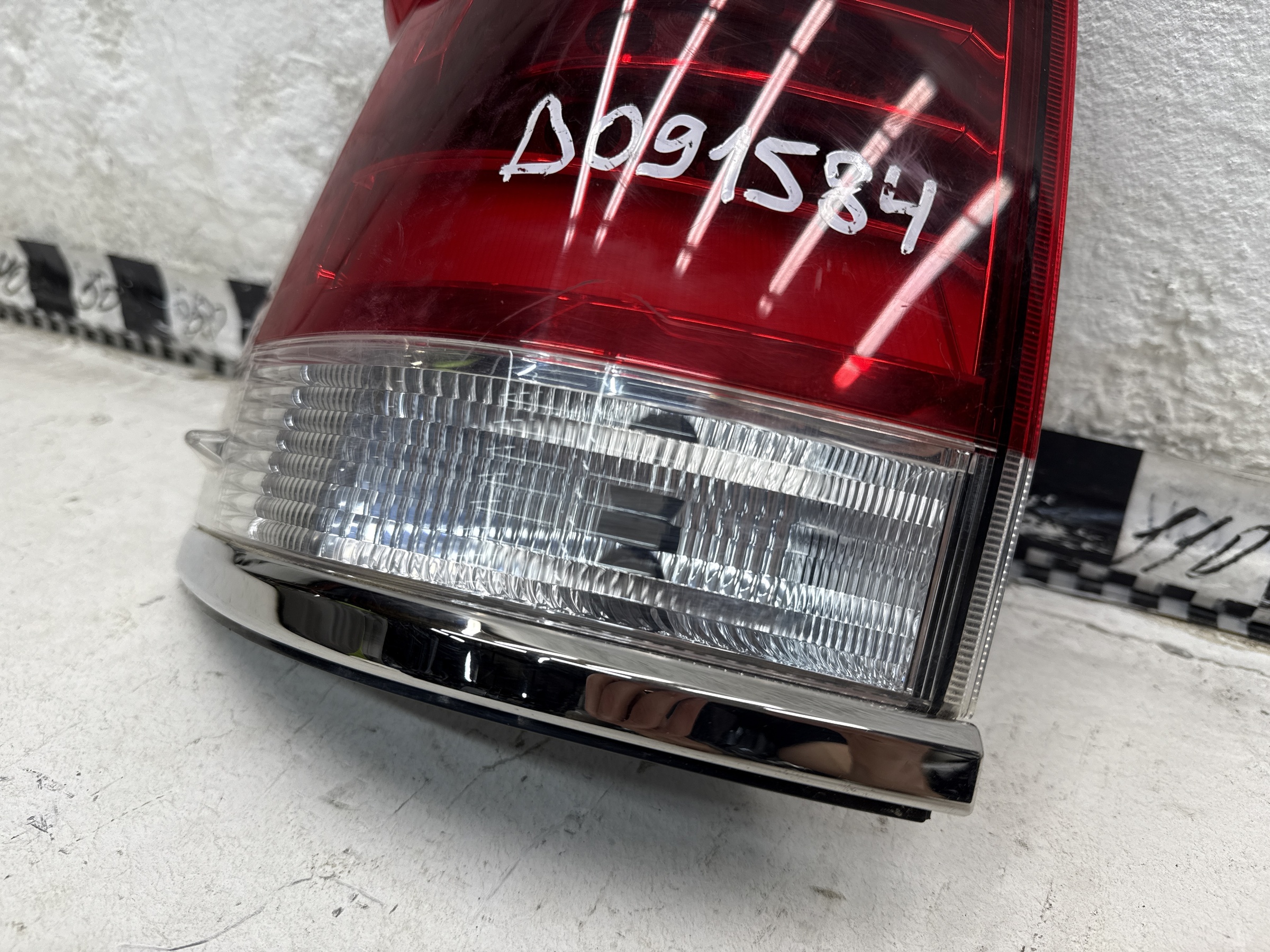 Фонарь задний левый наружный Toyota Land Cruiser 200 Restail 2 LED