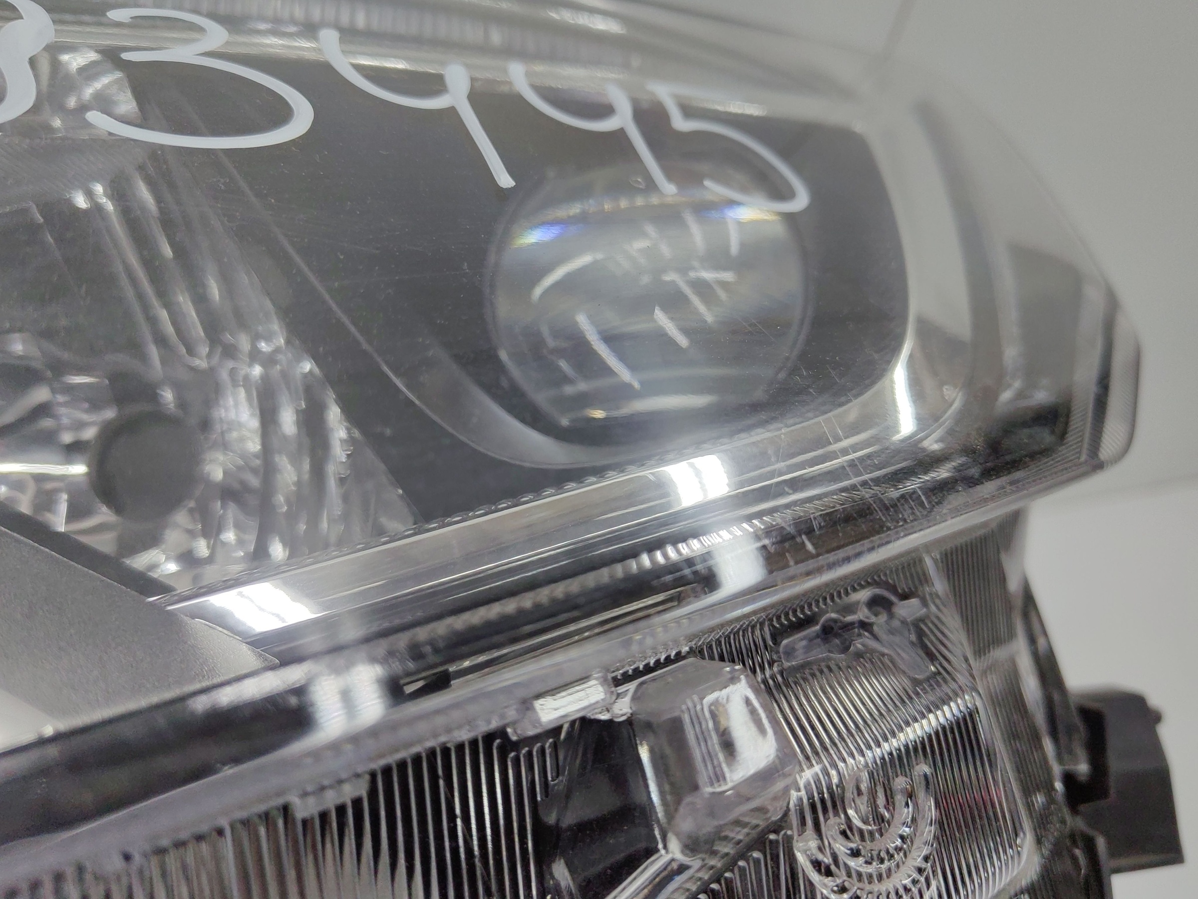 Фара передняя левая Toyota RAV4 CA40 Restail LED