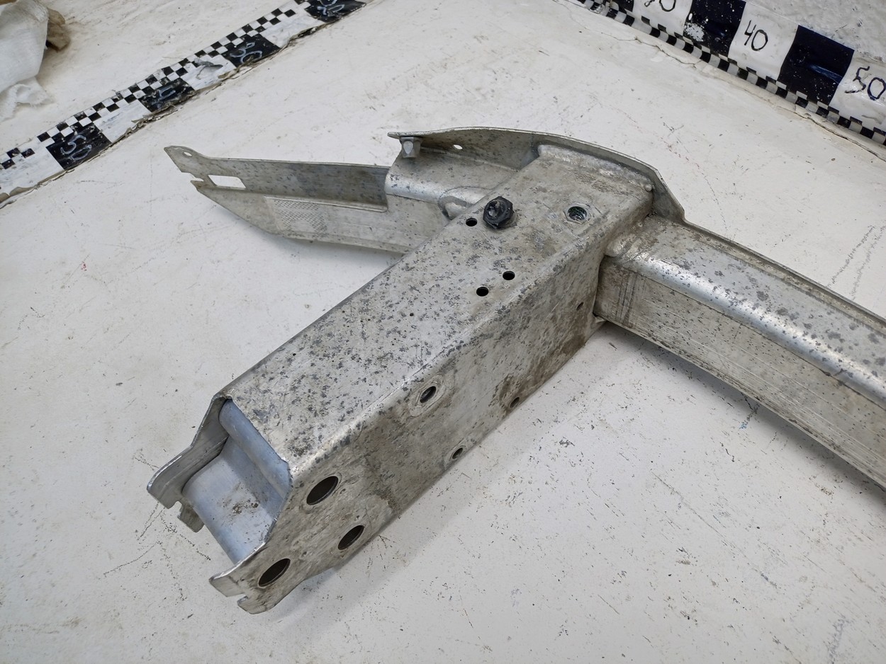 Усилитель переднего бампера BMW 5er G30