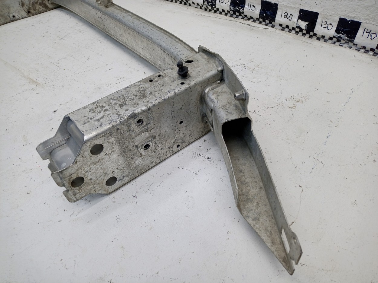 Усилитель переднего бампера BMW 5er G30