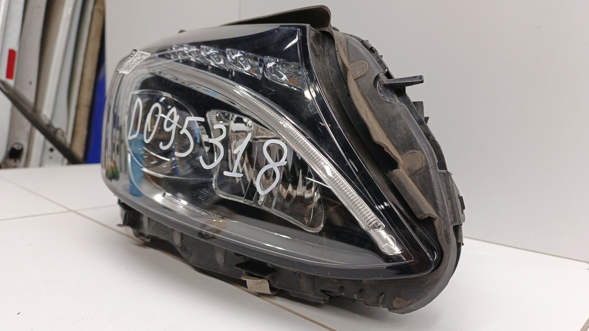 Фара передняя правая Mercedes Benz C-klasse W205 LED