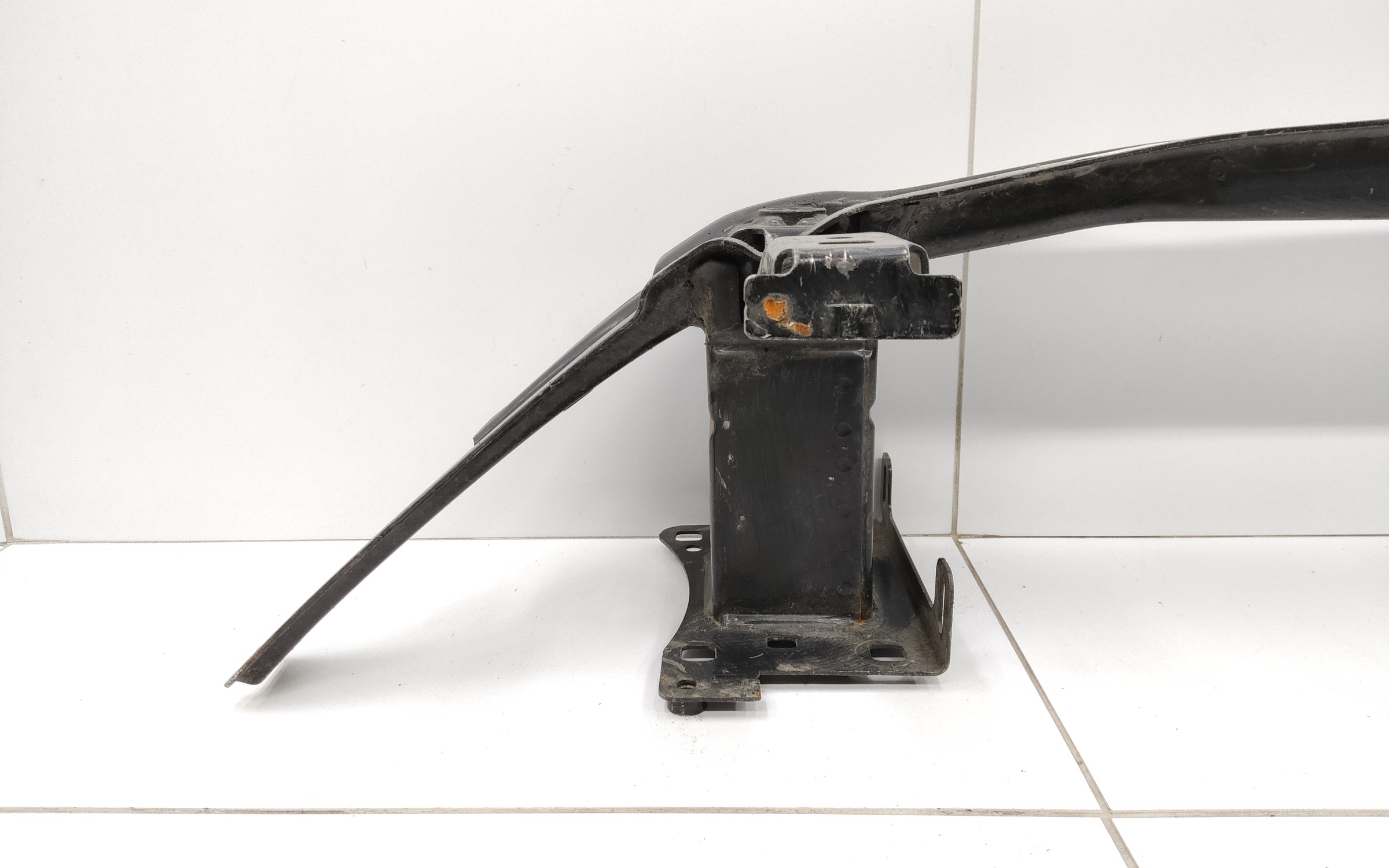 Усилитель переднего бампера Volkswagen Tiguan 2