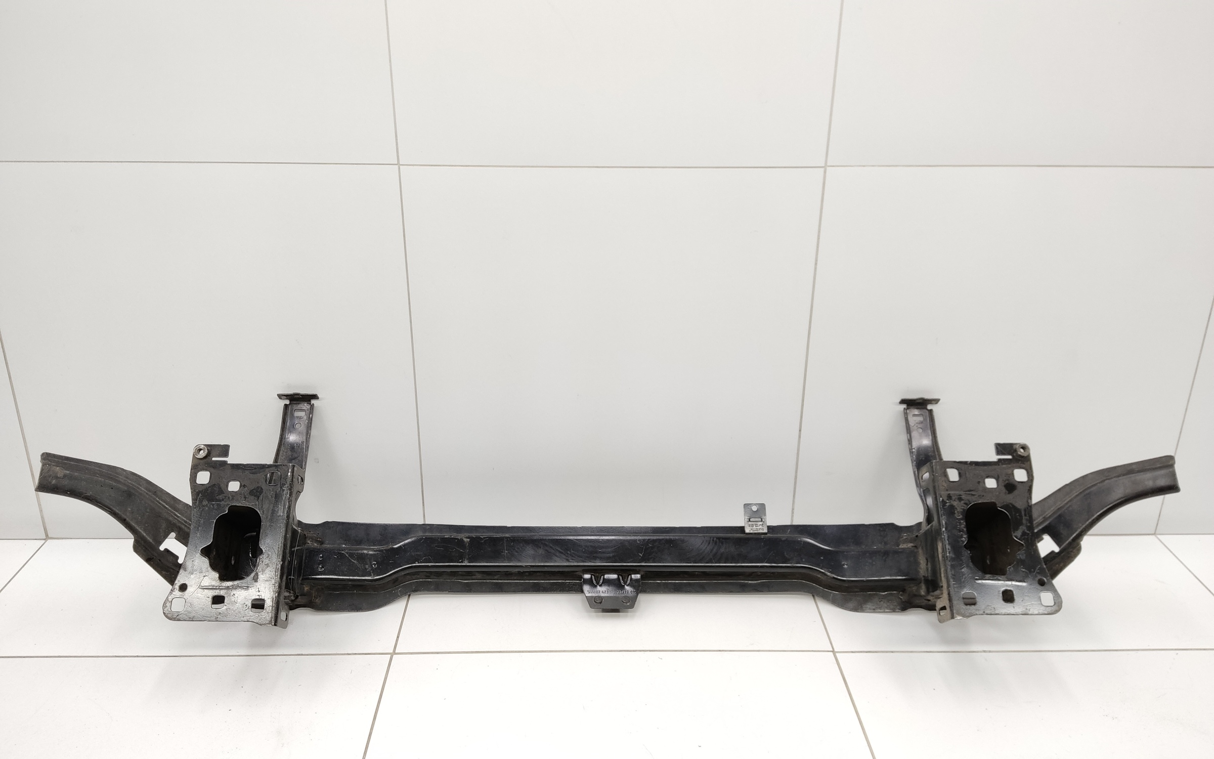 Усилитель переднего бампера Volkswagen Tiguan 2