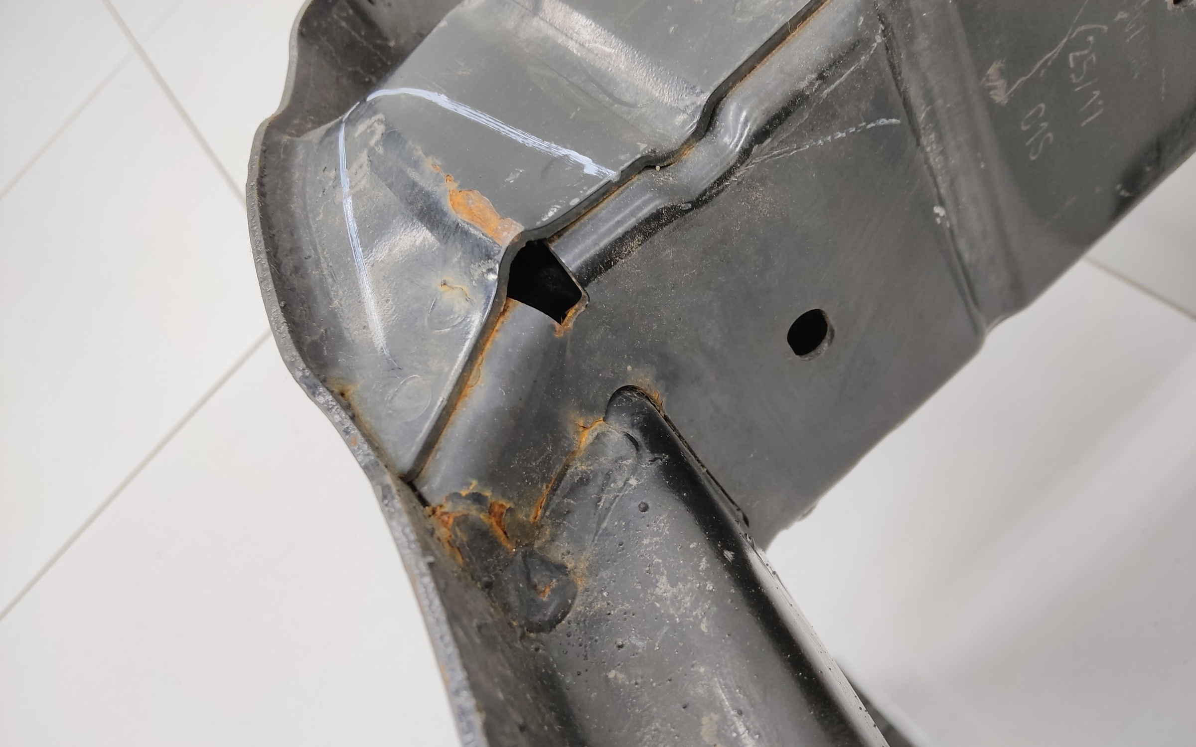 Усилитель переднего бампера Volkswagen Tiguan 2