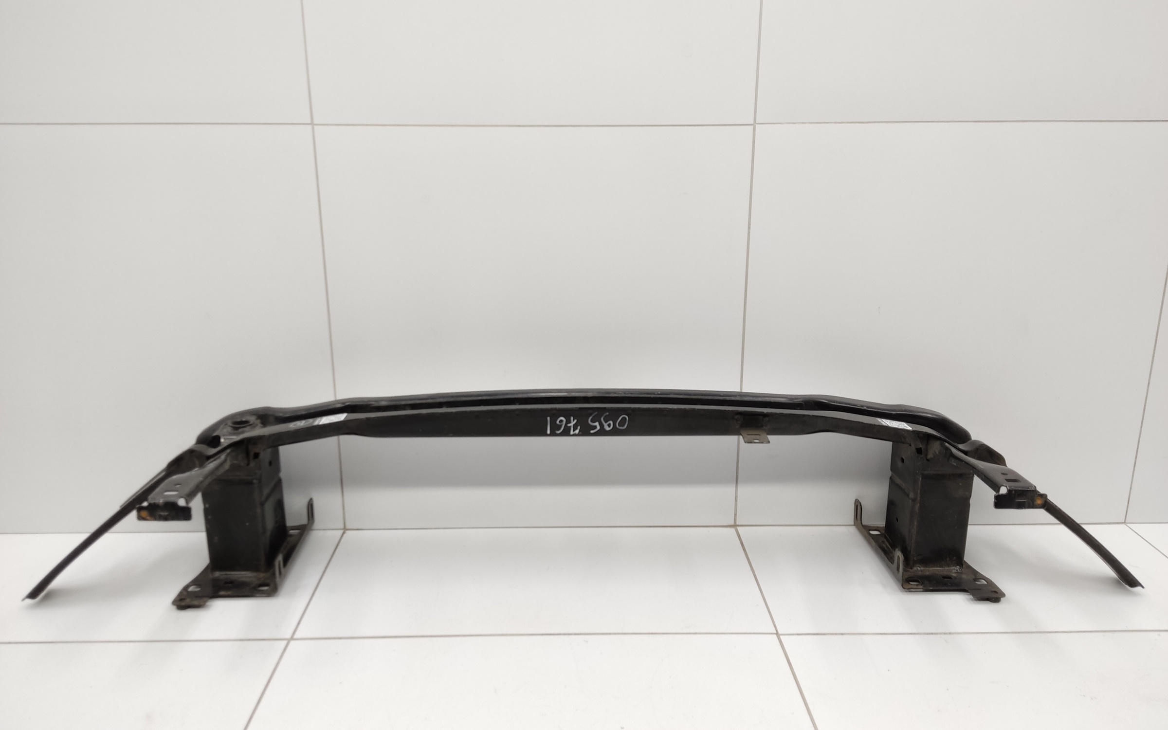 Усилитель переднего бампера Volkswagen Tiguan 2