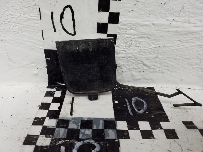 Заглушка буксировочного крюка заднего бампера левая Volkswagen Touareg 2 Restail