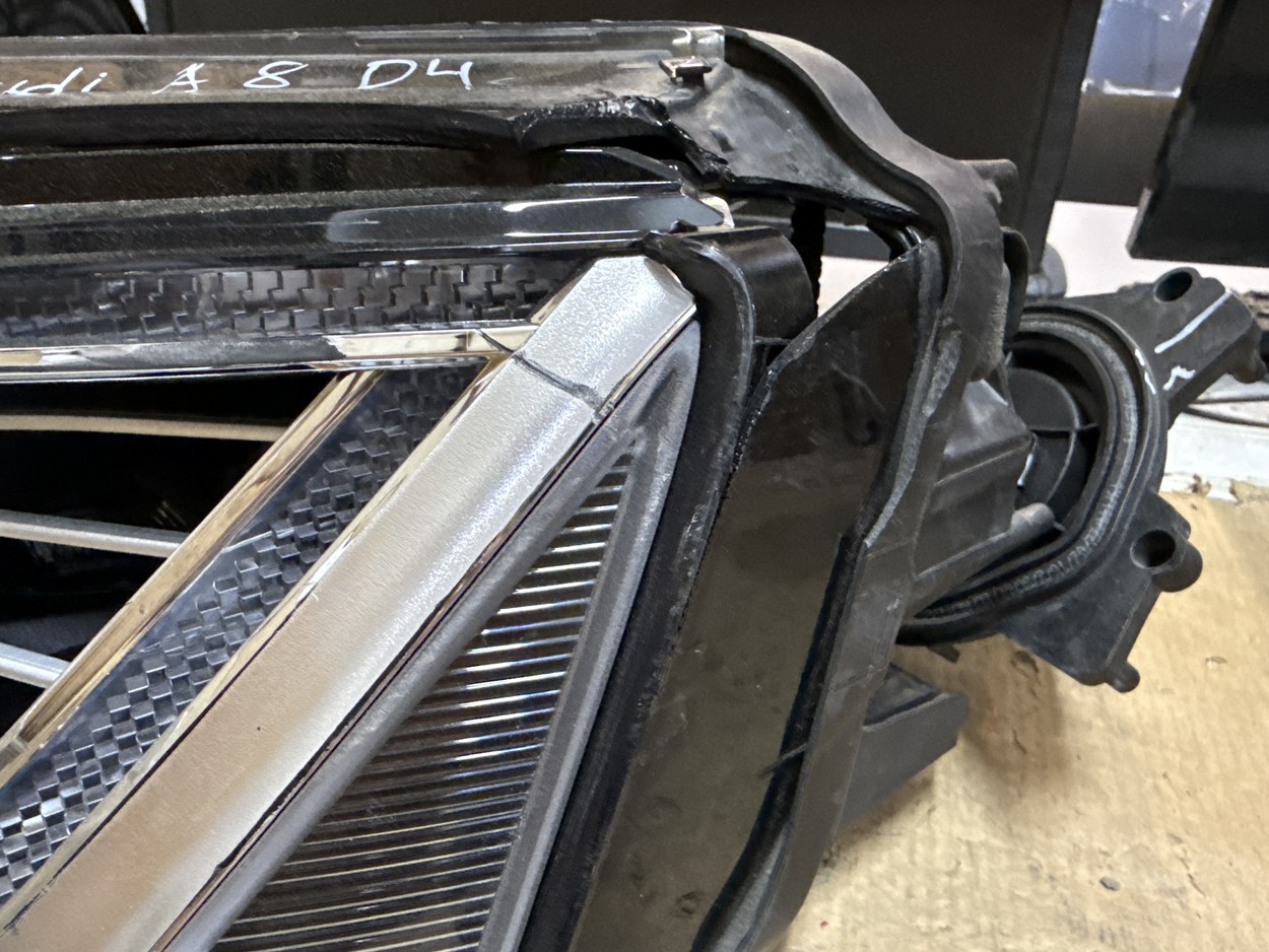 Фара передняя левая Audi A8 D4 Restail LED
