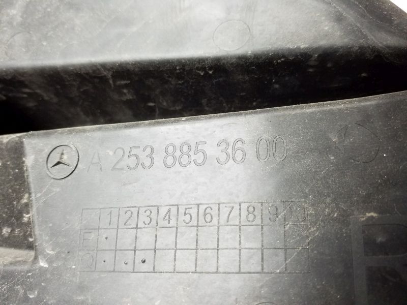 Решетка переднего бампера правая Mercedes Benz GLC-Klasse X253 AMG