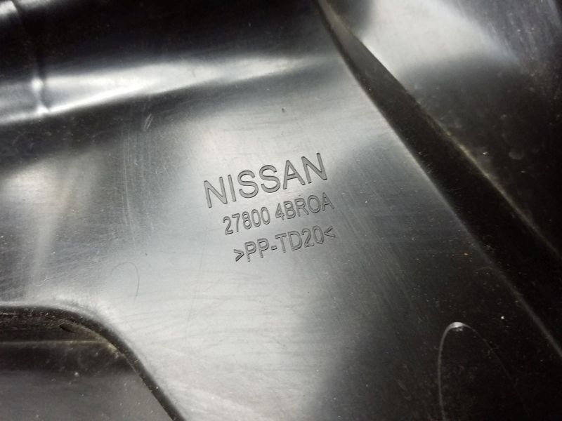 Воздуховод обдува лобового стекла в торпедо Nissan Qashqai 2