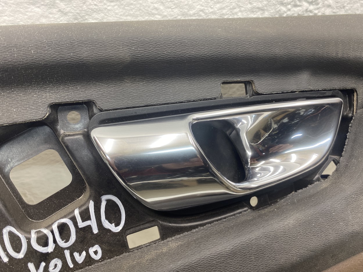 Обшивка двери задней правой Volvo XC60 2