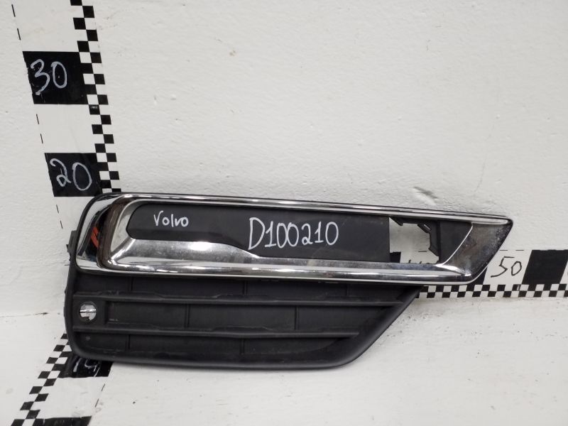 Решетка переднего бампера правая Volvo XC90 2